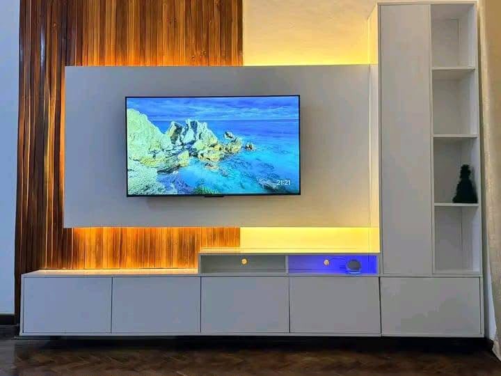 Painel de TV Ripado em Madeira Natural