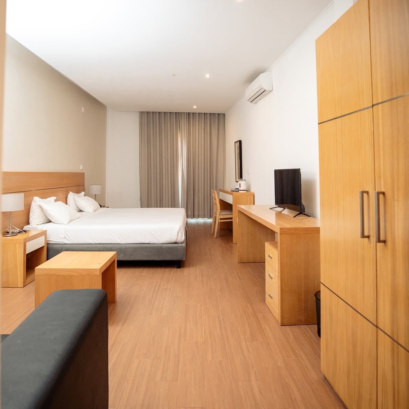 É no silêncio de um quarto de hotel, que as ideias florescem.