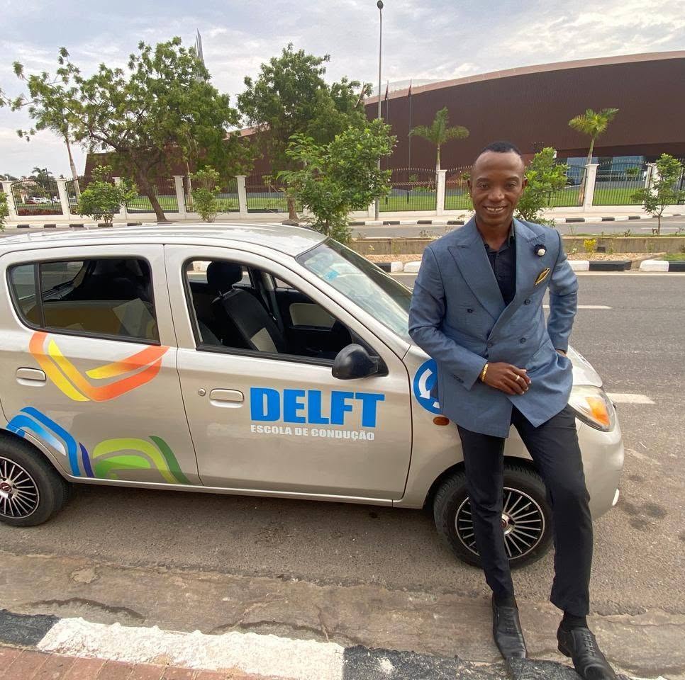 Logo de DELFT-Escola de Condução