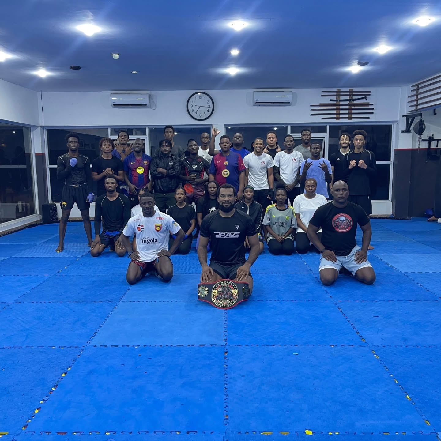 CAMPEÃO DO MUNDO DE MMA.
